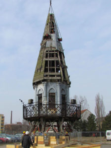 muennich_Neuer-Wasserturm_Dessau_Laterne-am-Boden-unsaniert-2012_810x1080px