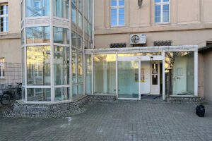theater_eingang_am_glasaufzug_1080-720